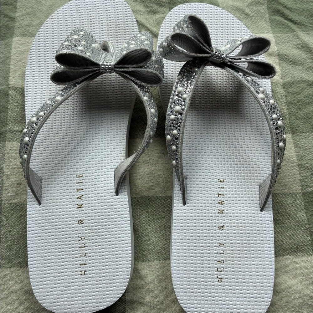 Kelly & Katie Rhinestone & Pearl Embellished Bow Flip Flop Sandals EUC 7M Bridal - Picture 5 of 7